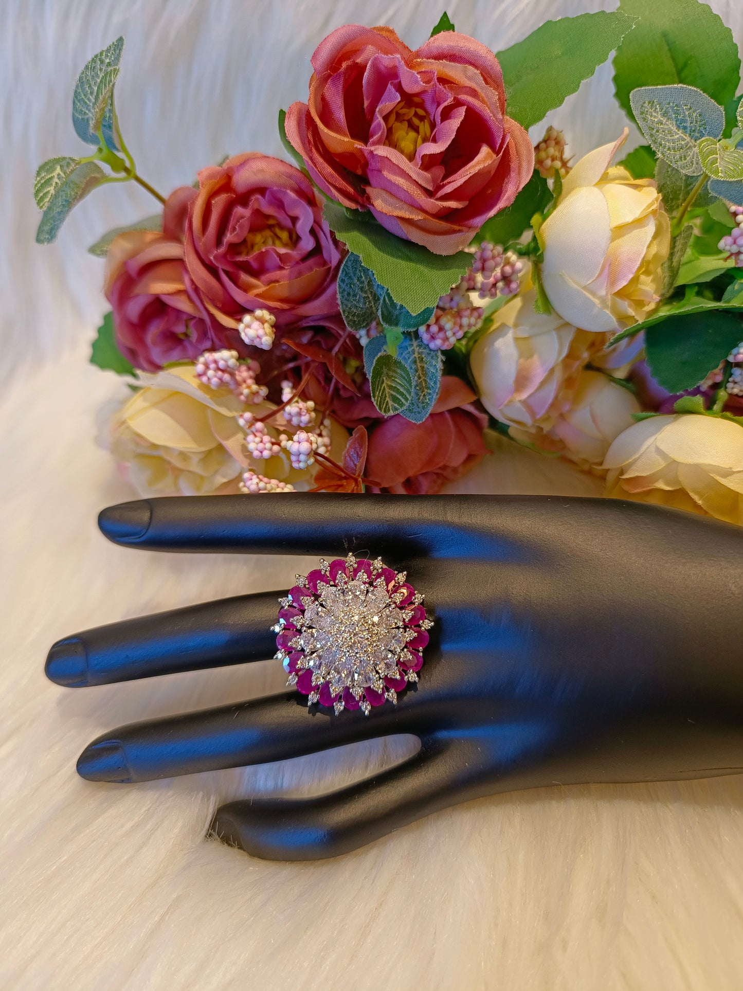Round shaped party wear finger ring