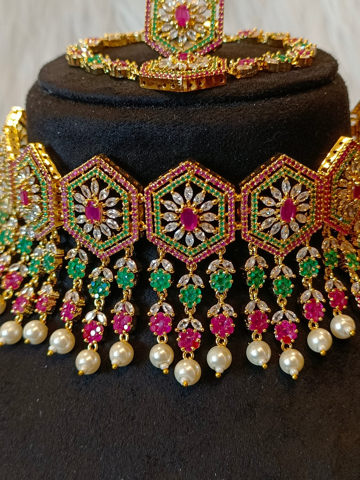 Traditional Choker set