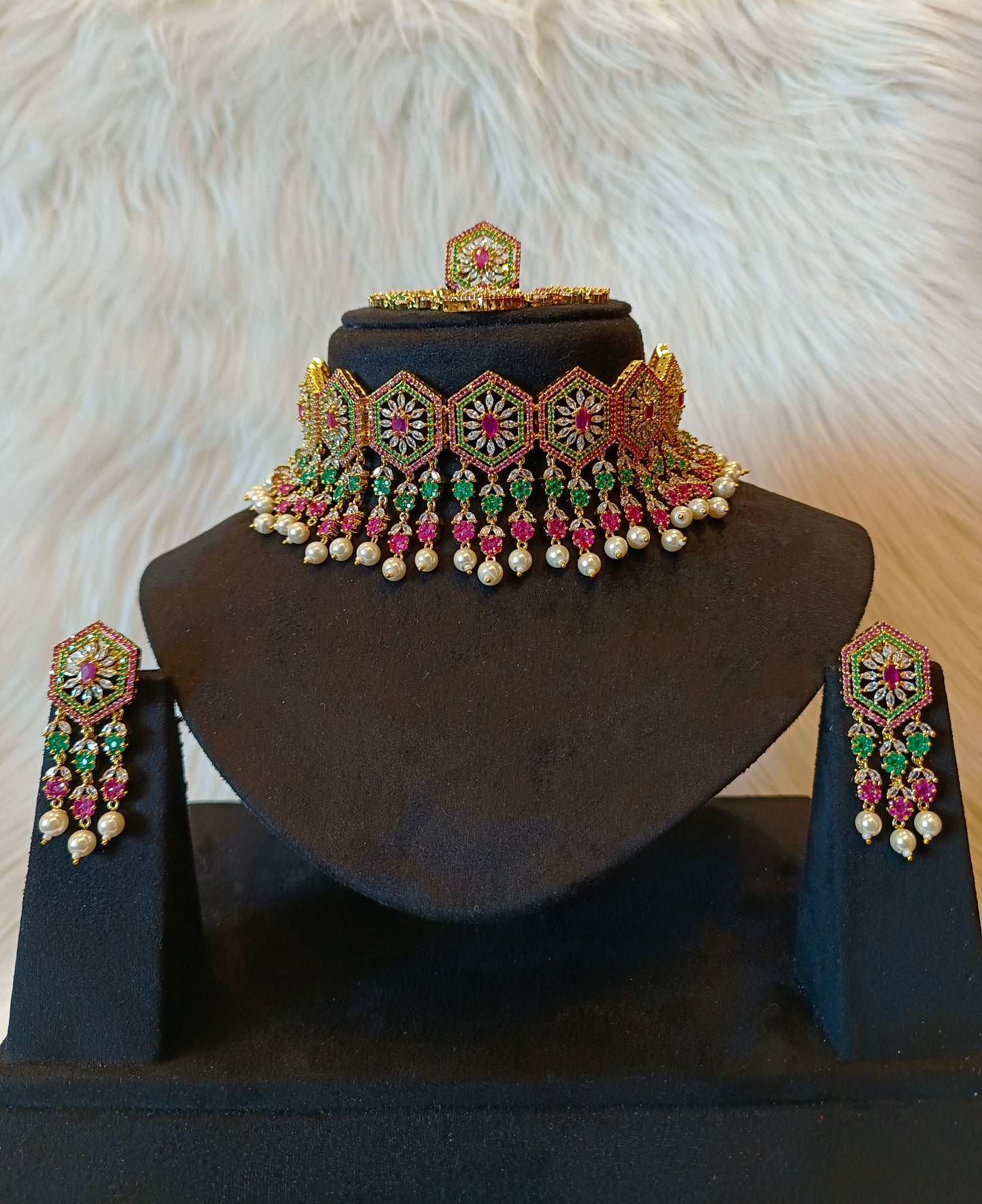 Traditional Choker set