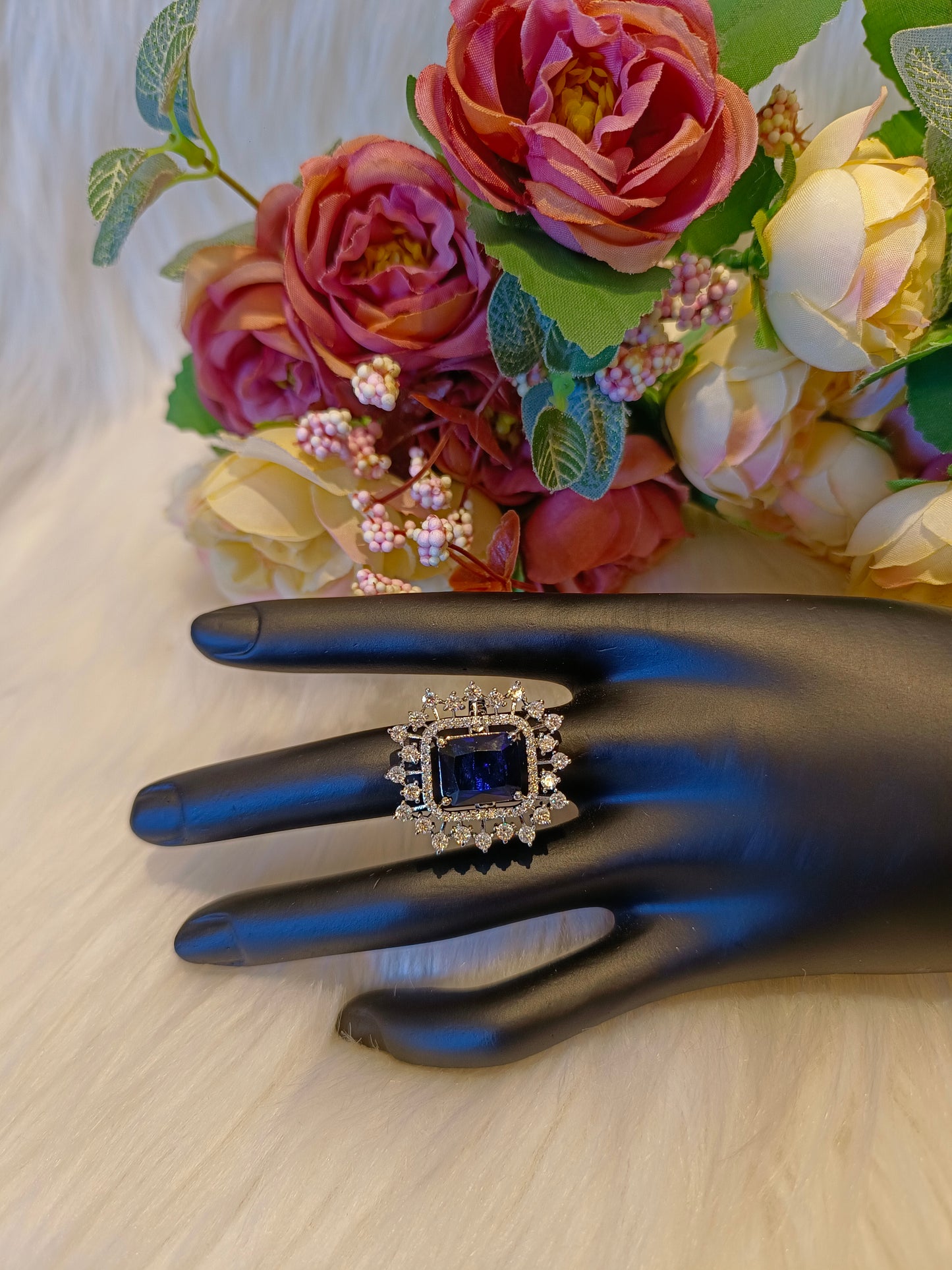 Sapphire finger ring